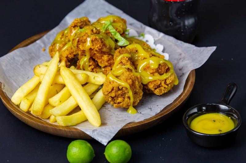 Crispy chicken wings with sauce